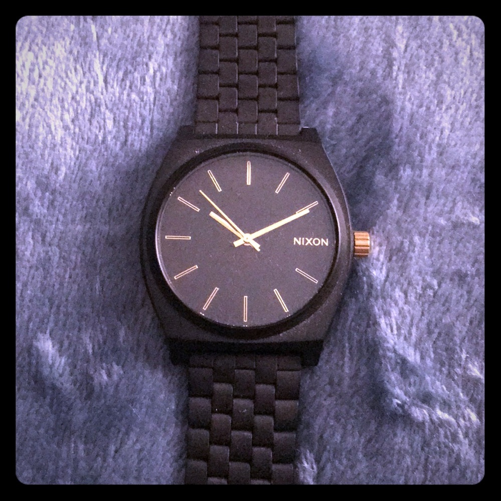 Nixon time teller